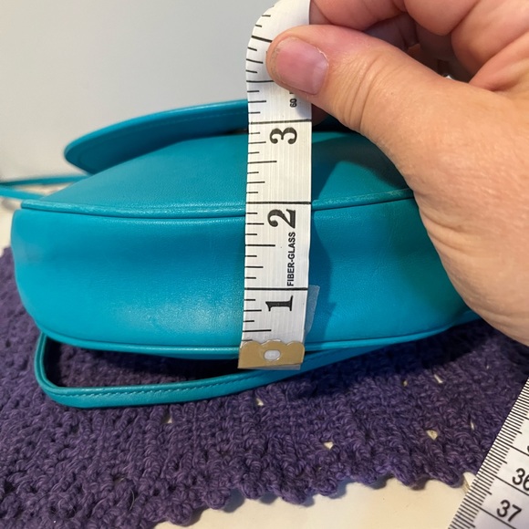 Laura Ashley 100% aqua leather round Crossbody - Picture 7 of 10